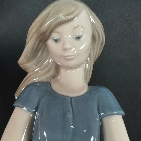 🛑SOLD🛑 NAO BY LLADRO PRETTY YOUNG GIRL HOLDING A RABBIT, 1980 SPAIN PORCELAIN - Picture 8 of 17